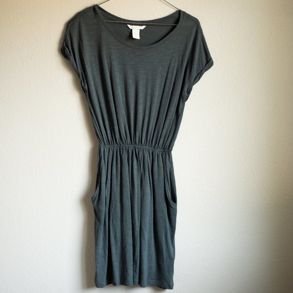H&M short sleeve dress *with pockets*